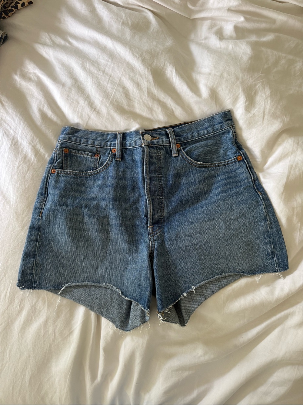 Redone 50s Women’s High-Rise Denim Shorts color lago